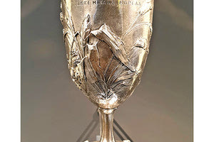 στο Μουσείο της Ιστορίας των Ολυμπιακών Αγώνων στην Αρχαιότητα στην Ολυμπία το ολόγραμμα απεικόνισης του αργυρού κυπέλλου Bréal του Σπύρου Λούη