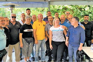 Παρουσία πολλών αστέρων που έχουν γράψει τη δική τους ιστορία στο άθλημα της Αρσης Βαρών, η ομάδα πρωτοβουλίας διάσωσης της Αρσης Βαρών κι ανακοίνωσε επίσημα ότι θα κατέβει στις εκλογές για να αναλάβει την ομοσπονδία.