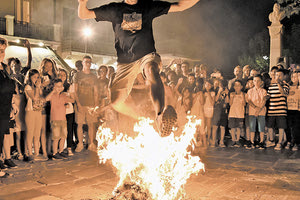 το έθιμο του Αι Γιαννιού του “Κλήδονα”