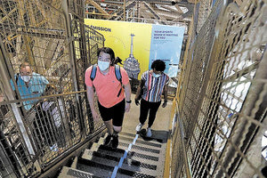 Άνοιξε ξανά για το κοινό ο Πύργος του Άϊφελ