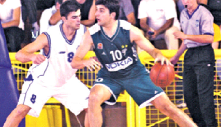 Ο Μακρής με τον Μποντίρογκα στο Λίντο το 2001