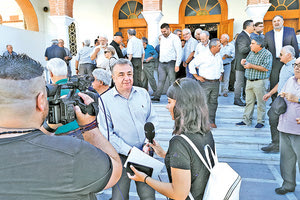 ιστορικά στελέχη και φίλοι του ΠΑΣΟΚ τίμησαν τη μνήμη του ιδρυτή του κινήματος και π. πρωθυπουργού Ανδρέα Παπανδρέου σε επιμνημόσυνη δέηση στον Ιερό Ναό Παναγίτσας στον Μασταμπά