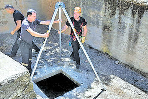 Η 3η ΕΜΑΚ έβγαλε το κουτάβι από το πηγάδι στη Βαγιωνιά.