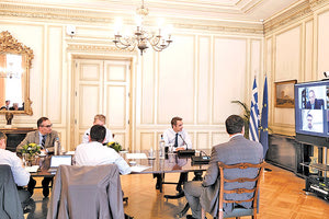 Ευρεία σύσκεψη στο Μαξίμου για τον τουρισμό