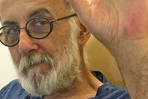 Θάνος Μικρούτσικος