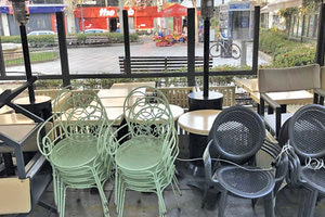 Κατεβάζουν ρολά για να μην βάλουν λουκέτο τα καταστήματα εστίασης Ηρακλείου