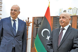 μετά τη συνάντησή τους στο Τομπρούκ, ο υπουργός Εξωτερικών Νίκος Δένδιας και ο πρόεδρος της λιβυκής Βουλής των Αντιπροσώπων και τακτικός συνομιλητής της Ελλάδας, Ακίλα Σάλεχ