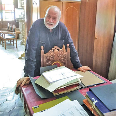 Ο προϊστάμενος του ναού πατήρ Μανόλης Σταυρουλάκης
