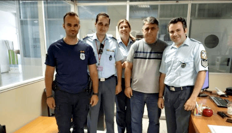 Ο πρόεδρος Πικράκης Γεώργιος και ο γενικός γραμματέας Αναμουρλού Χρήστος της Ένωσης Αστυνομικών Υπαλλήλων επισκέφθηκαν εκτάκτως το Αστυνομικό Τμήμα Αερολιμένα Ηρακλείου.