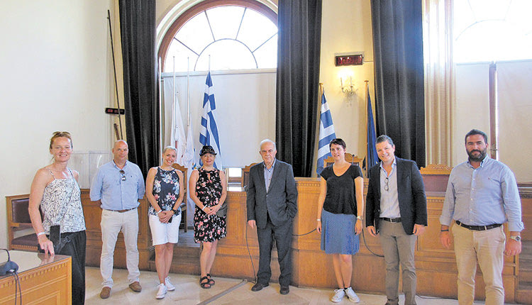 Αυστριακοί δημοσιογράφοι στη Λότζια ... για τις διακοπές με Covid-19
