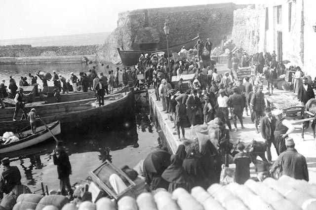 Η φωτογραφία της ημέρας: Η αναχώρηση των κρητικών μουσουλμάνων από τα Χανιά