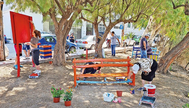 Το ΚΕΘΕΑ Αριάδνη ξεκίνησε σειρά δράσεων σε γειτονιές του Ηρακλείου
