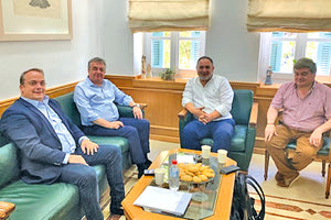 Συνάντηση εργασίας πραγματοποιήθηκε χθες μεταξύ αντιπροσωπείας του Ευρωπαϊκού Οργανισμού Εδαφικής Συνεργασίας (ΕΟΕΣ)  «Εύξεινη Πόλη» και της ΠΕΔ Κρήτης