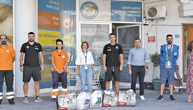 οι ποδοσφαιριστές της της ΠΑΕ ΟΦΗ δώρισαν στο “Χαμόγελο του Παιδιού” τα χρήματα που συγκεντρώθηκαν από τα πρόστιμα