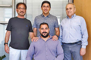 Ο κ. Αυγενάκης με τον Μανόλη Στεφανουδάκη και παράγοντες του σωματείου «Το Μέλλον»