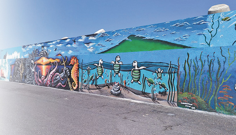 Ζωγραφική ή graffiti σε όψεις του λιμενοβραχίονα