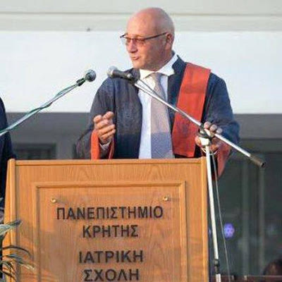 Ο κοσμήτορας Γιώργος Κοντάκης