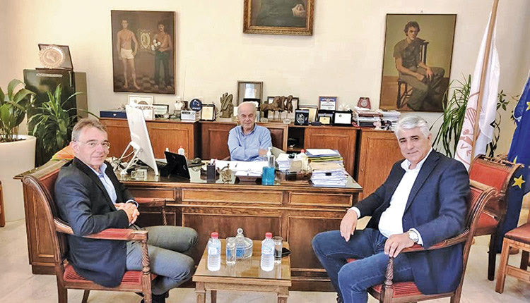Συνάντηση με τον γενικό γραμματέα της ΚΕΔΕ Δημήτρη Καφαντάρη είχε ο δήμαρχος Ηρακλείου Βασίλης Λαμπρινός, στο γραφείο του στη Λότζια.