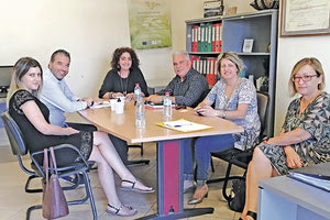 Από τη συνάντηση εργασίας στο Αρκαλοχώρι για την υλοποίηση στοχευμένων προγραμμάτων και παρεμβάσεων για την κοινωνική ένταξη και στήριξη ευάλωτων ομάδων του πληθυσμού συστήνουν ο Δήμος Μινώα Πεδιάδας και το Ελληνικό Μεσογειακό Πανεπιστήμιο