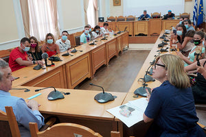 O Περιφερειάρχης Σταύρος Αρναουτάκης στο πλαίσιο συνάντησης  με δημοσιογράφους από τη Ρουμανία, που επισκέφθηκαν την Κρήτη