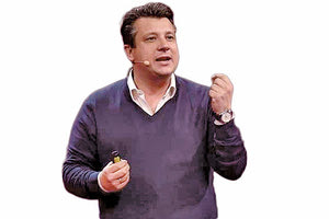 ο πρόεδρος του Εθνικού Συμβουλίου Έρευνας Τεχνολογίας και Καινοτομίας, καθηγητής Γενετικής στην Ιατρική Σχολή του Πανεπιστημίου της Γενεύης και Διευθυντής στο Κέντρο Γονιδιωματικής «Health 2030»,  κ. Εμμανουήλ  Δερμιτζάκης.