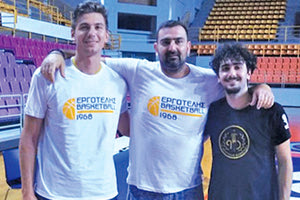 Τα νέα αποκτήματα του Εργοτέλη, Αντωνογιαννάκης και Γουμενάκης με τον προπονητή κ. Βισκαδουράκη