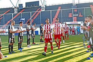 Οι παίκτες του ΟΦΗ κέρδισαν τις εντυπώσεις με το pasillo στους πρωταθλητές