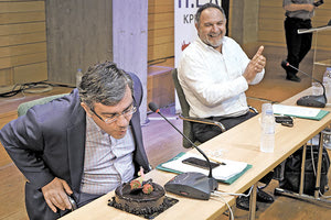 H τούρτα που έσβησε χθες για τα 50 του χρόνια ο γενικός γραμματέας Συντονισμού Διαχείρισης Αποβλήτων του Υπουργείου Περιβάλλοντος, Μανόλης Γραφάκος