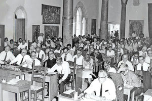 Η αρχή είχε γίνει το 1981 στο Ηράκλειο με το 1ο Διεθνές Κρητολογικό  Συνέδριο