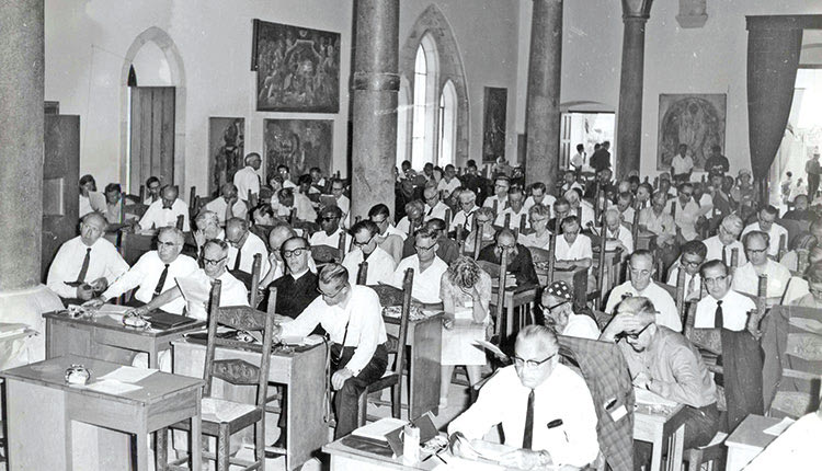 Η αρχή είχε γίνει το 1981 στο Ηράκλειο με το 1ο Διεθνές Κρητολογικό  Συνέδριο