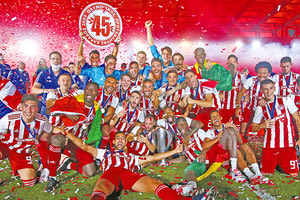 ΣΟΥΠΕΡ ΛΙΓΚΑ: Γλέντι τίτλου ο Ολυμπιακός