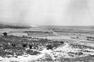 Η Μάχη της Κρήτης: Το αεροδρόμιο Ρεθύμνου όπως φαίνεται από τον λόφο «Κεφάλα»