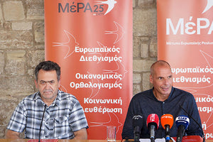 ο γραμματέας του ΜέΡΑ 25 Γιάνης Βαρουφάκης από το Ηράκλειο στο πλαίσιο περιοδείας που πραγματοποιεί στην Κρήτη.