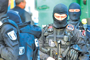 Aστυνομικοί γερμανικών υπηρεσιών με φορητές κάμερες «σώματος» (body cameras)