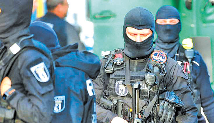 Aστυνομικοί γερμανικών υπηρεσιών με φορητές κάμερες «σώματος» (body cameras)