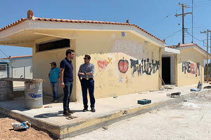 εργασίες στις εκπαιδευτικές υποδομές του Δήμου Μαλεβιζίου, προκειμένου η νέα σχολική χρονιά να βρει τους μαθητές σε αναβαθμισμένα κτίρια και ο δήμαρχος, κ. Μενέλαος Μποκέας