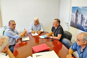 Συνάντηση για θέματα του Δήμου Βιάννου και τις προοπτικές που διαμορφώνονται μετά την κατάργηση του προγράμματος ΦιλόΔημος, πραγματοποιήθηκε μεταξύ του βουλευτή Ηρακλείου ΣΥΡΙΖΑ Σωκράτη Βαρδάκη και του δημάρχου Μηνά Σταυρακάκη.