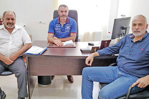 θέματα που σχετίζονται με τον κλάδο των κρεοπωλών συζητήθηκαν στο πλαίσιο της συνάντησης του αντιπεριφερειάρχη Πρωτογενή Τομέα Μανόλη Χνάρη, με τον νεοεκλεγέντα πρόεδρο της Πανελλήνιας Ένωσης Εμπόρων Κρεάτων και Ζώντων Ζώων, Γιάννη Φασουλά. 