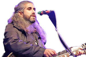 Ο Μάνος Παπαδάκης