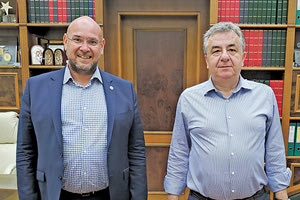 ο πρόεδρος του ΕΚΑΒ , κ. Νίκος Παπαευσταθίου, ευχαρίστησε δημόσια τον περιφερειάρχη Κρήτης, κ.  Σταύρο Αρναουτάκη