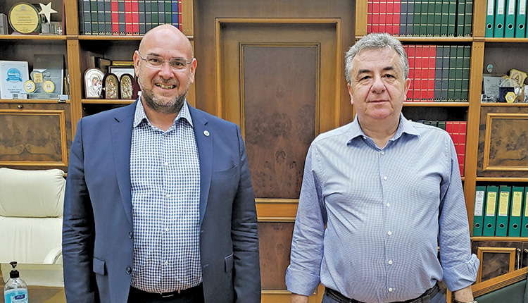 ο πρόεδρος του ΕΚΑΒ , κ. Νίκος Παπαευσταθίου, ευχαρίστησε δημόσια τον περιφερειάρχη Κρήτης, κ. Σταύρο Αρναουτάκη