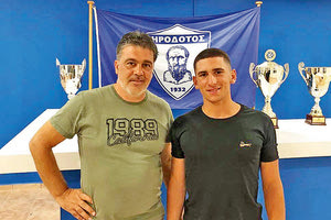 Ο Δημήτρης Κεφαλούκος (δεξιά) συμφώνησε με Ηρόδοτο