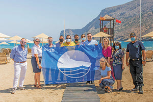 Μία ακόμα γαλάζια σημαία αναρτήθηκε σε παραλία στην περιοχή του Φόδελε.