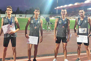 Η ομάδα 4Χ400 του ΟΦΗ που πήρε το χάλκινο μετάλλιο στο Πανελλήνιο πρωτάθλημα Κ18 της Λάρισας