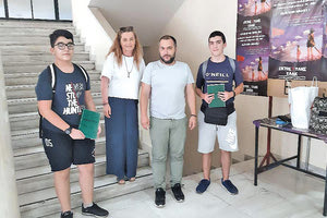 Ένας  από  τους  μαθητές  του  Γυμνασίου  Χανδρά  Λασιθίου  ο  Παναγιώτης  Κουφάκης στον διαγωνισμό μαθηματικών