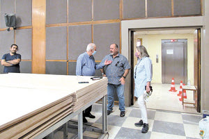 ανακαίνιση της αίθουσας «Μανώλης Καρέλλης» στο δημοτικό κτήριο της οδού Ανδρόγεω,