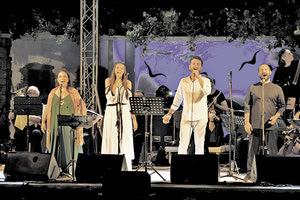 στην Σητεία, στην πατρίδα του Βιτσέντζου Κορνάρου,ο συναυλιακός Ερωτόκριτος του Δημήτρη Μαραμή.