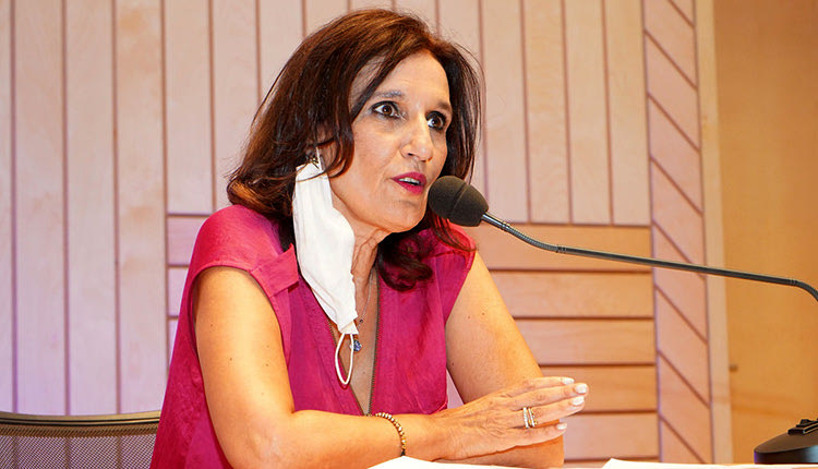 Η πρόεδρος της ΔΕΠΙΣ και Αντιδήμαρχος Κοινωνικών Υπηρεσιών Ρένα Παπαδάκη