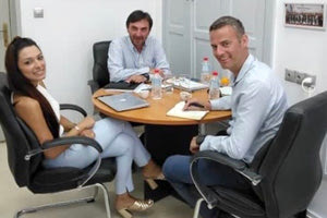 στη συνάντηση που είχε ο Αντιπεριφερειάρχης Ευρωπαϊκών και Διεθνών Θεμάτων Γιώργος Αλεξάκης με τον διευθύνοντα σύμβουλο της Global Sustain Μιχάλη Σπανό.