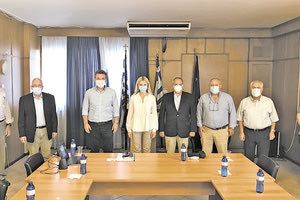 Η Υφυπουργός Αγροτικής Ανάπτυξης & Τροφίμων, κ. Φωτεινή Αραμπατζή σε συνάντηση που είχε χθες με τους εκπροσώπους των θεσμικών φορέων της διεπαγγελματικής, της βιομηχανίας κρέατος